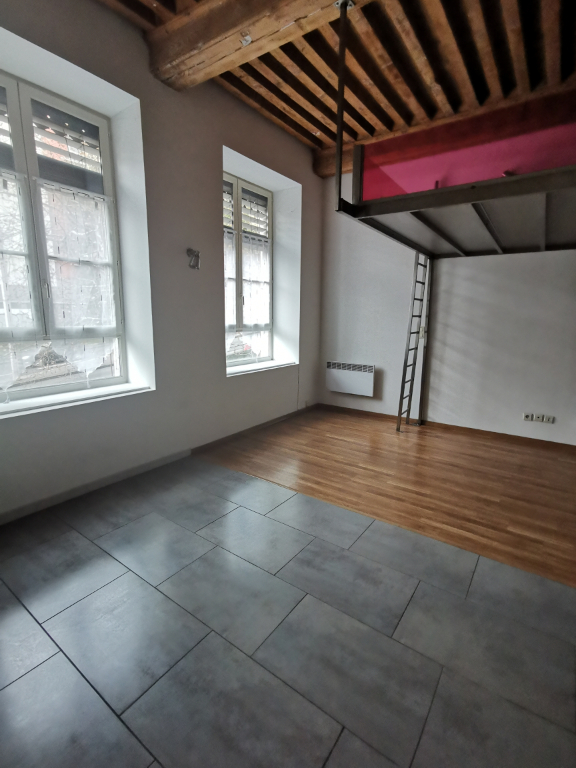 Appartement T1 - CALUIRE limite CROIX-ROUSSE