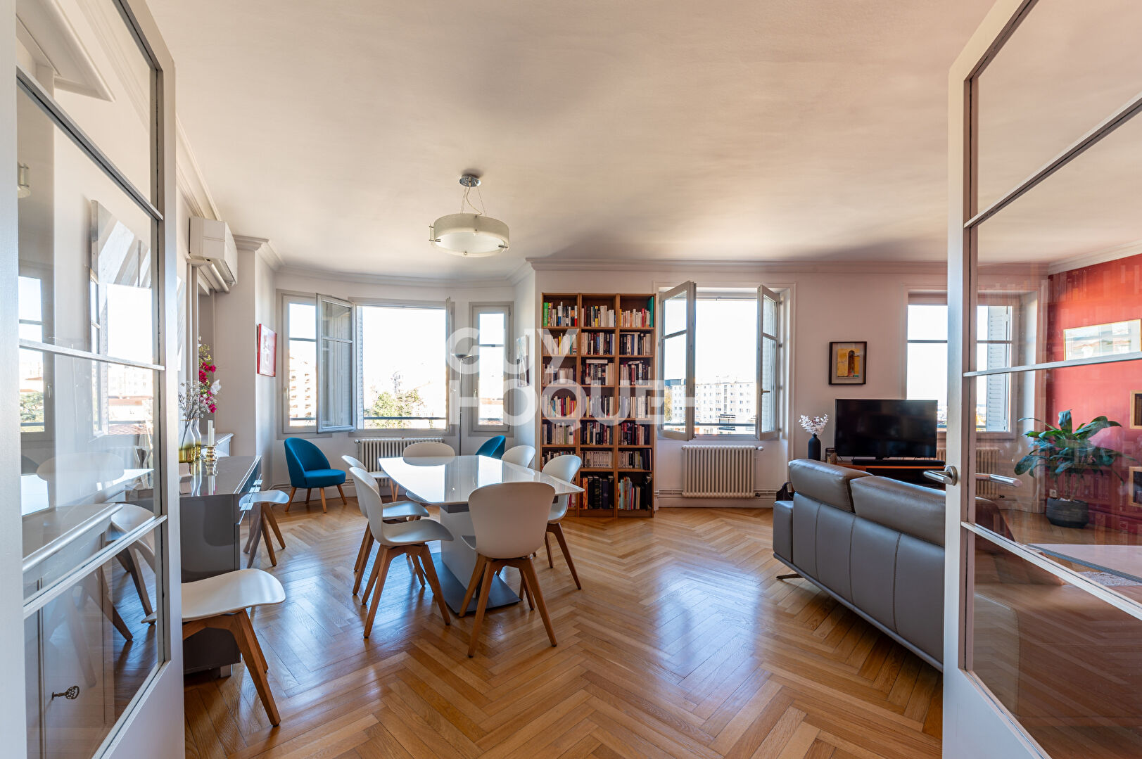 Appartement  148 m2 traversant E/O extérieurs vue dégagée Saône et Fourvière garage