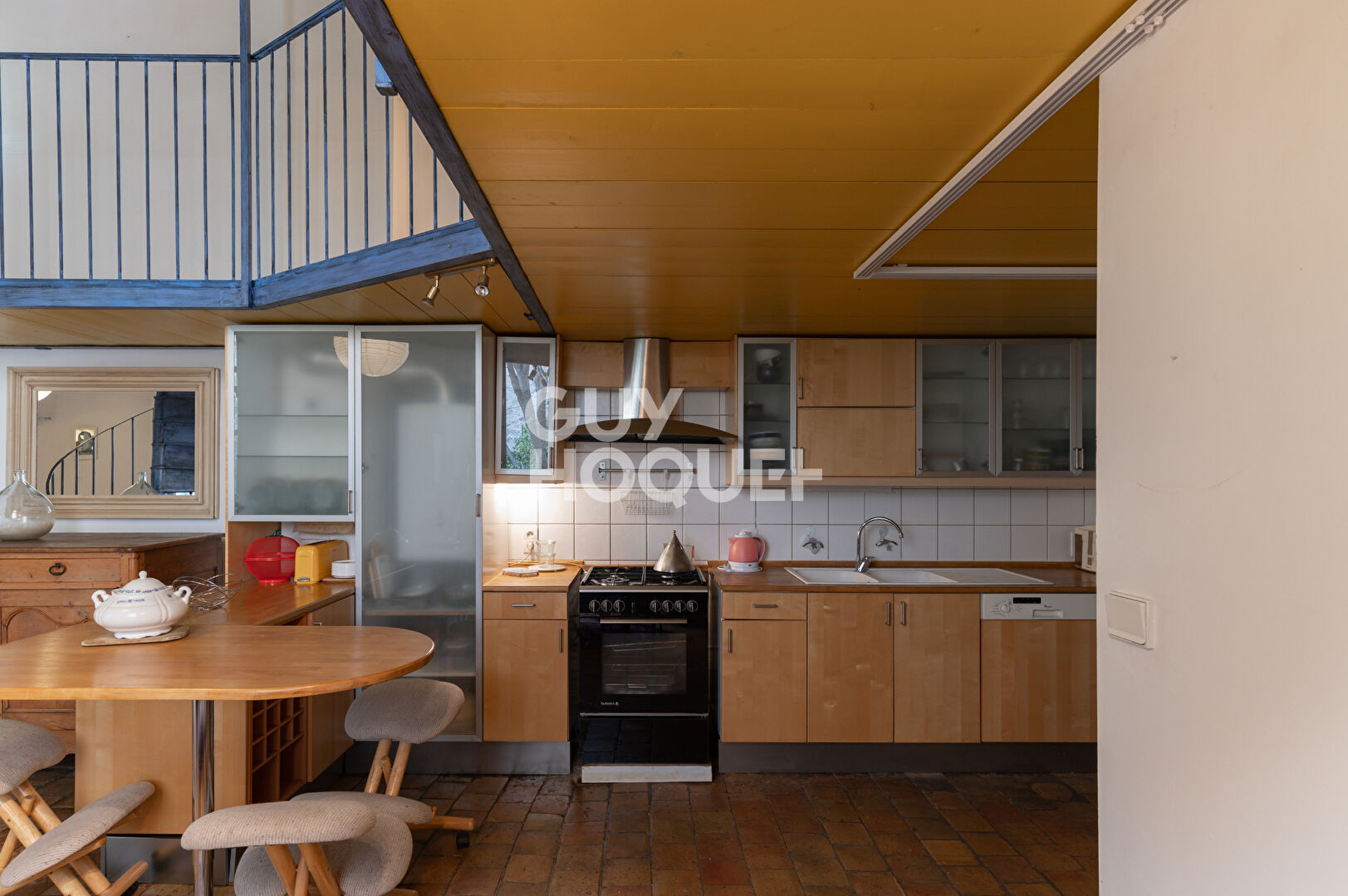 Magnifique appartement atypique quai st Vincent-passage Gonin - avec parking