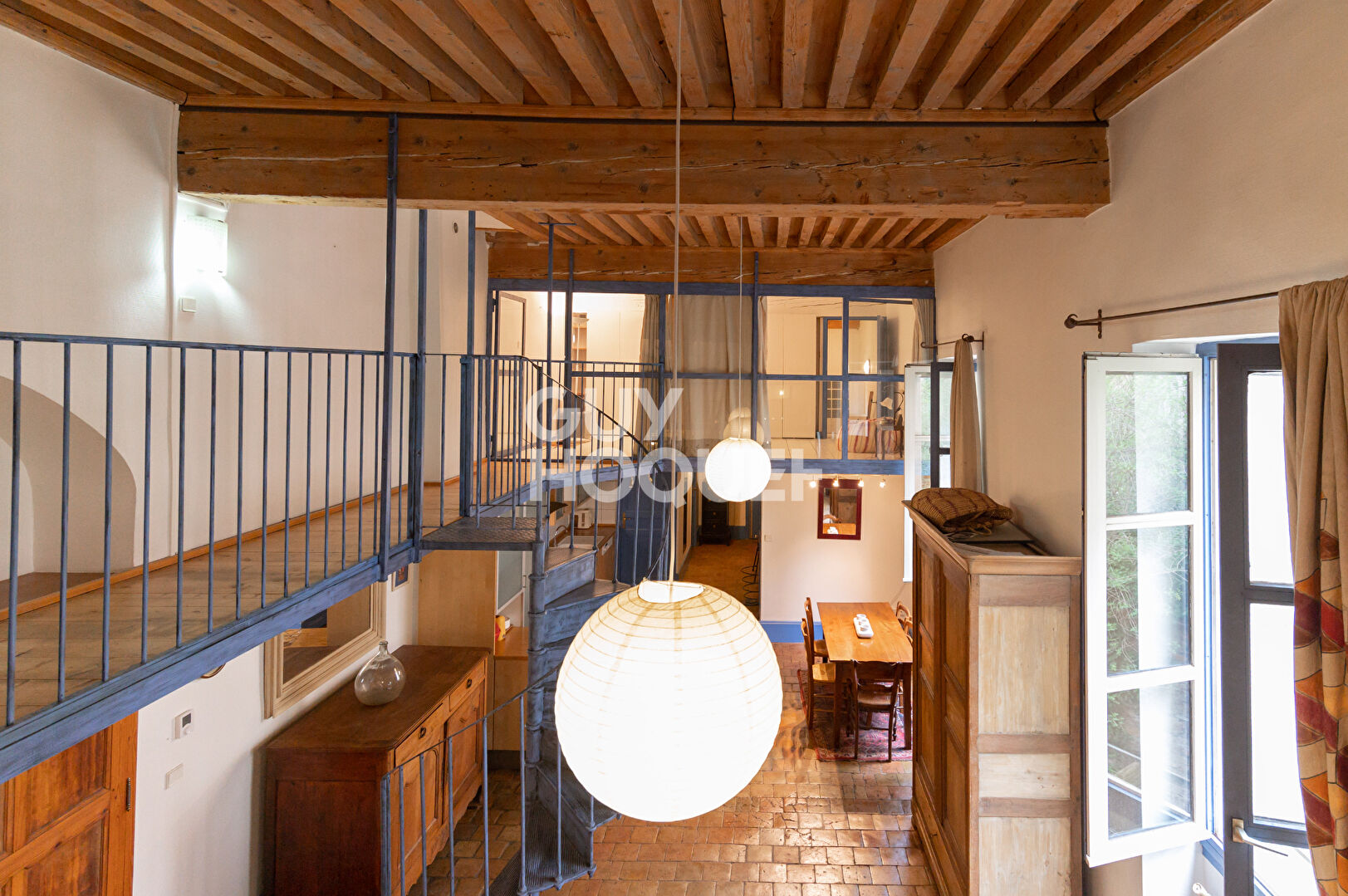 Magnifique appartement atypique quai st Vincent-passage Gonin - avec parking