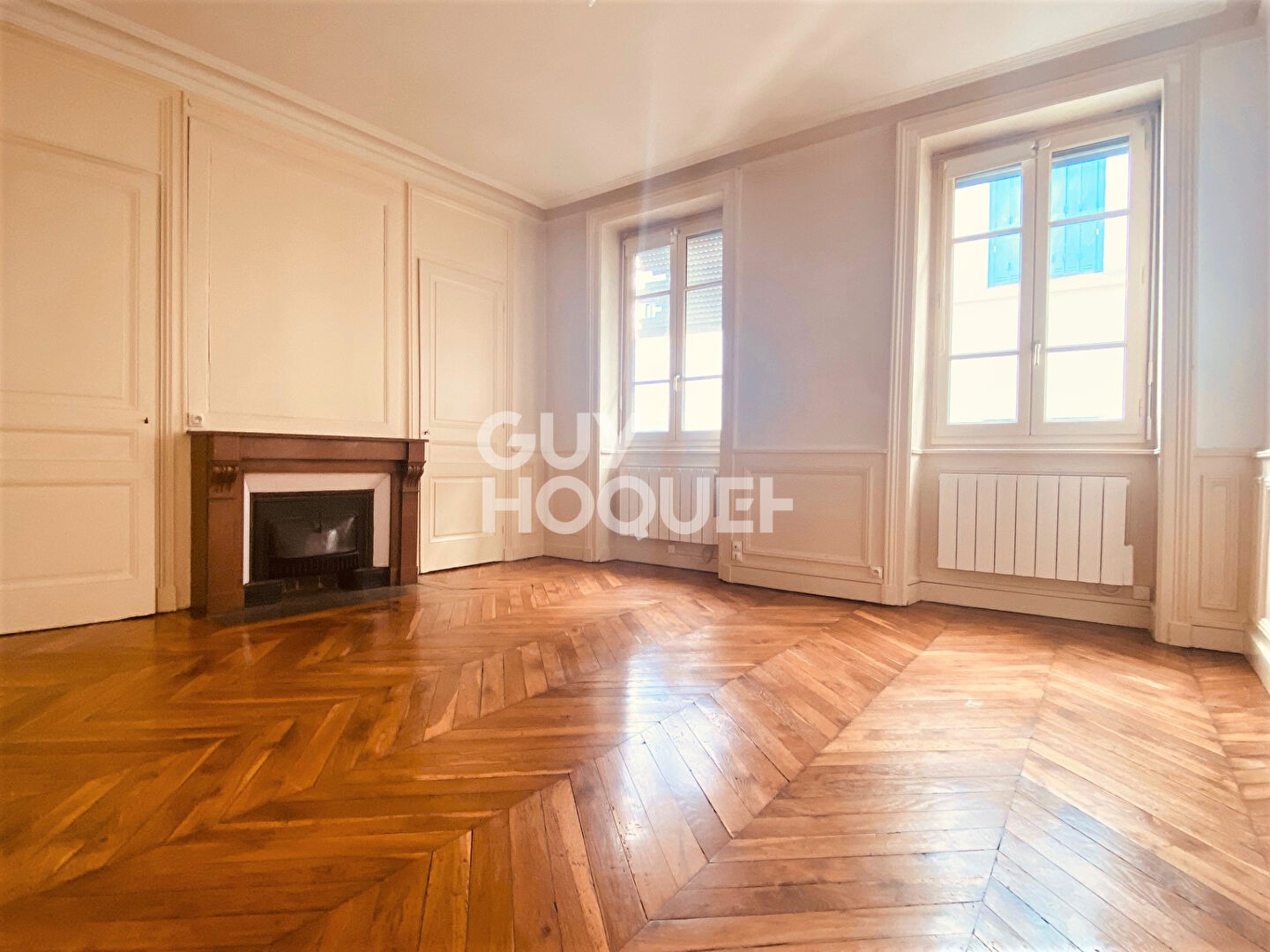 Rue de St Cyr - Appartement  100 m² - Ascenseur- Cachet