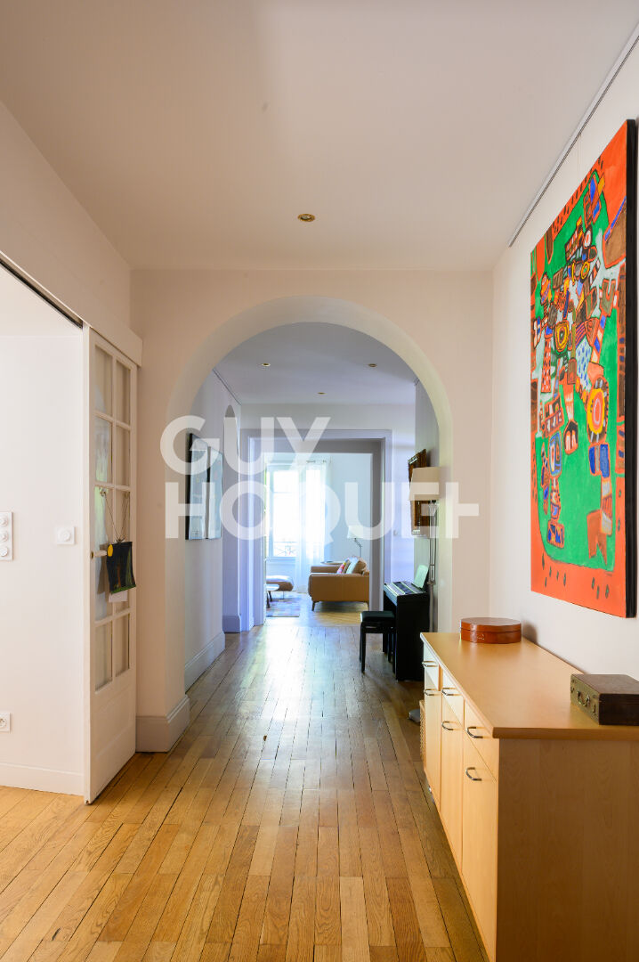 centre Croix Rousse T5  -parking fermé -178 m2 -balcon