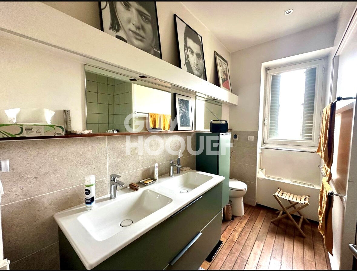 centre Croix Rousse T5  -parking fermé -178 m2 -balcon