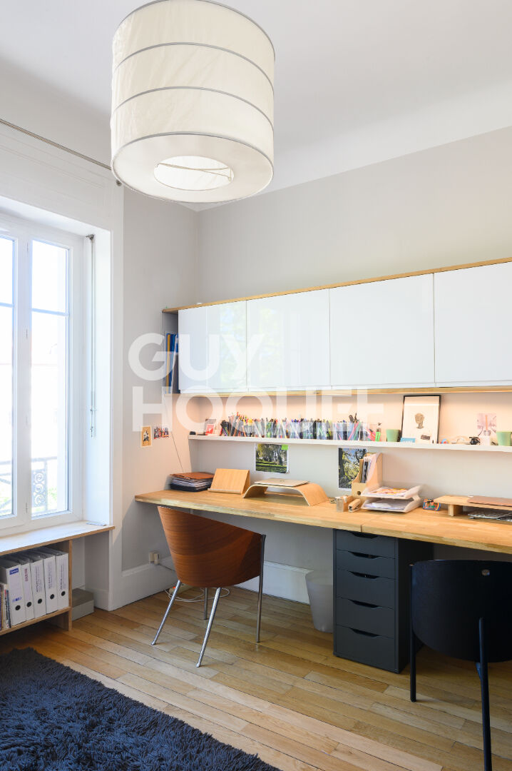 centre Croix Rousse T5  -parking fermé -178 m2 -balcon