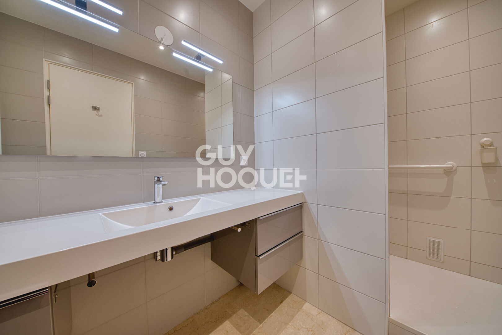 Appartement  92 m² - terrasse-  parking