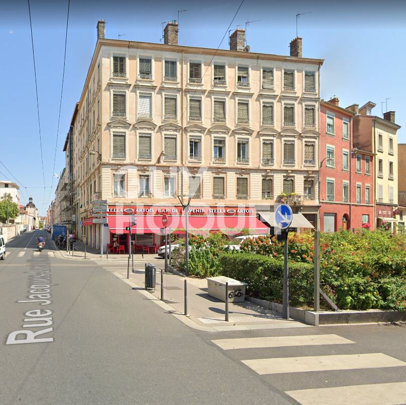 BOX FERME - LYON 4 - RUE HENON PROX. HOPITAL