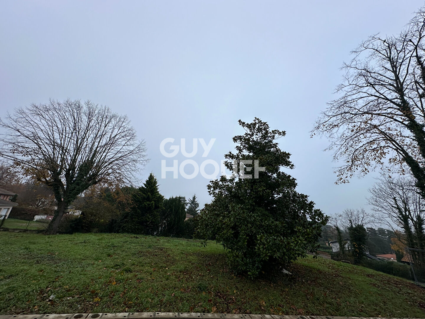 Terrain Constructible et Piscinable Ecully 1000m²