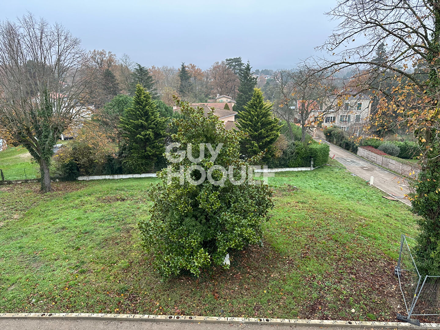 Terrain Constructible et Piscinable Ecully 1000m²