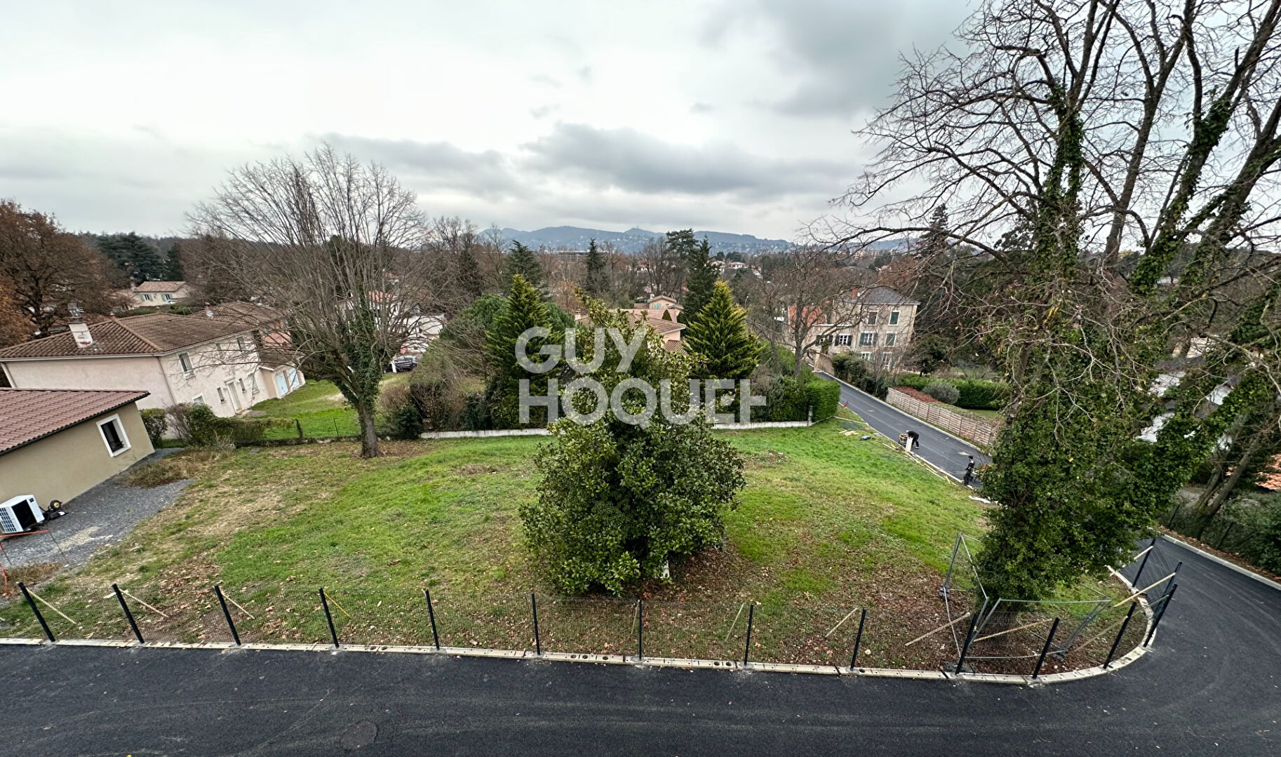 Terrain Constructible et Piscinable Ecully 1000m²
