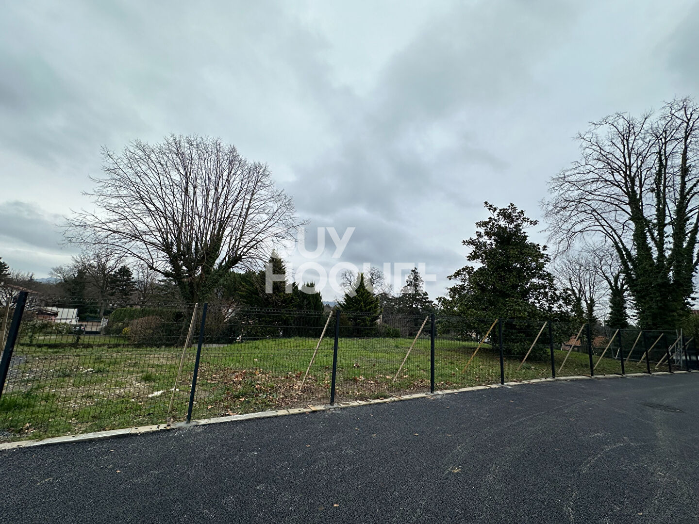 Terrain Constructible et Piscinable Ecully 1000m²