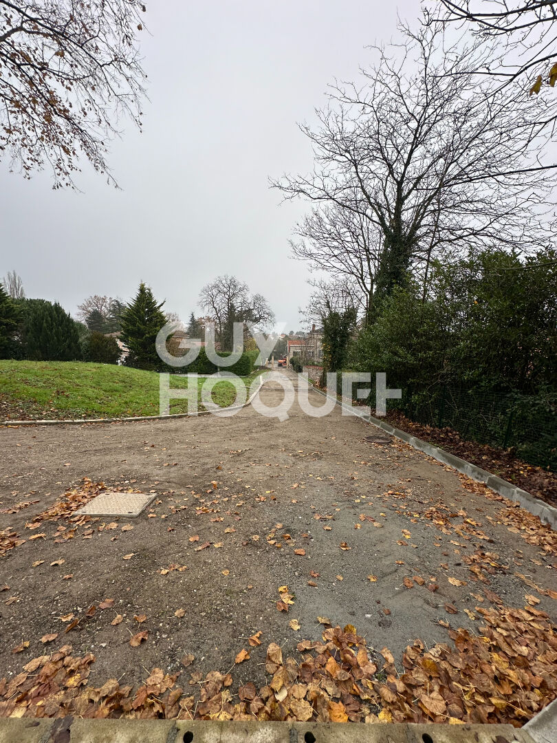 Terrain Constructible et Piscinable Ecully 1000m²