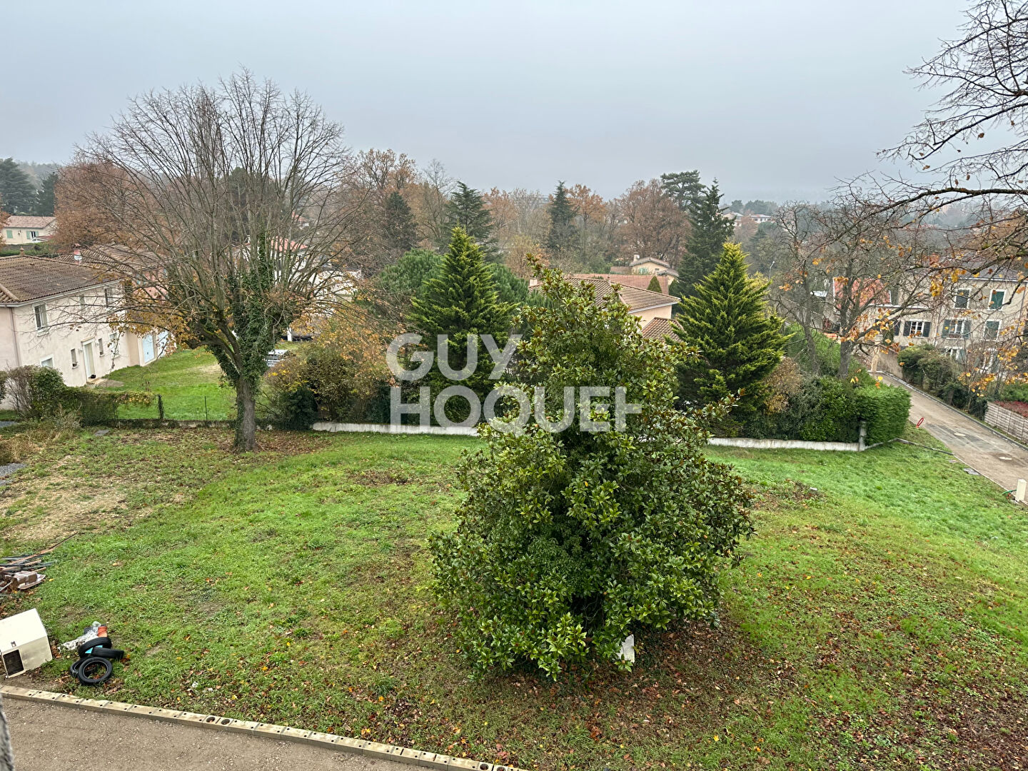 Terrain Constructible et Piscinable Ecully 1000m²