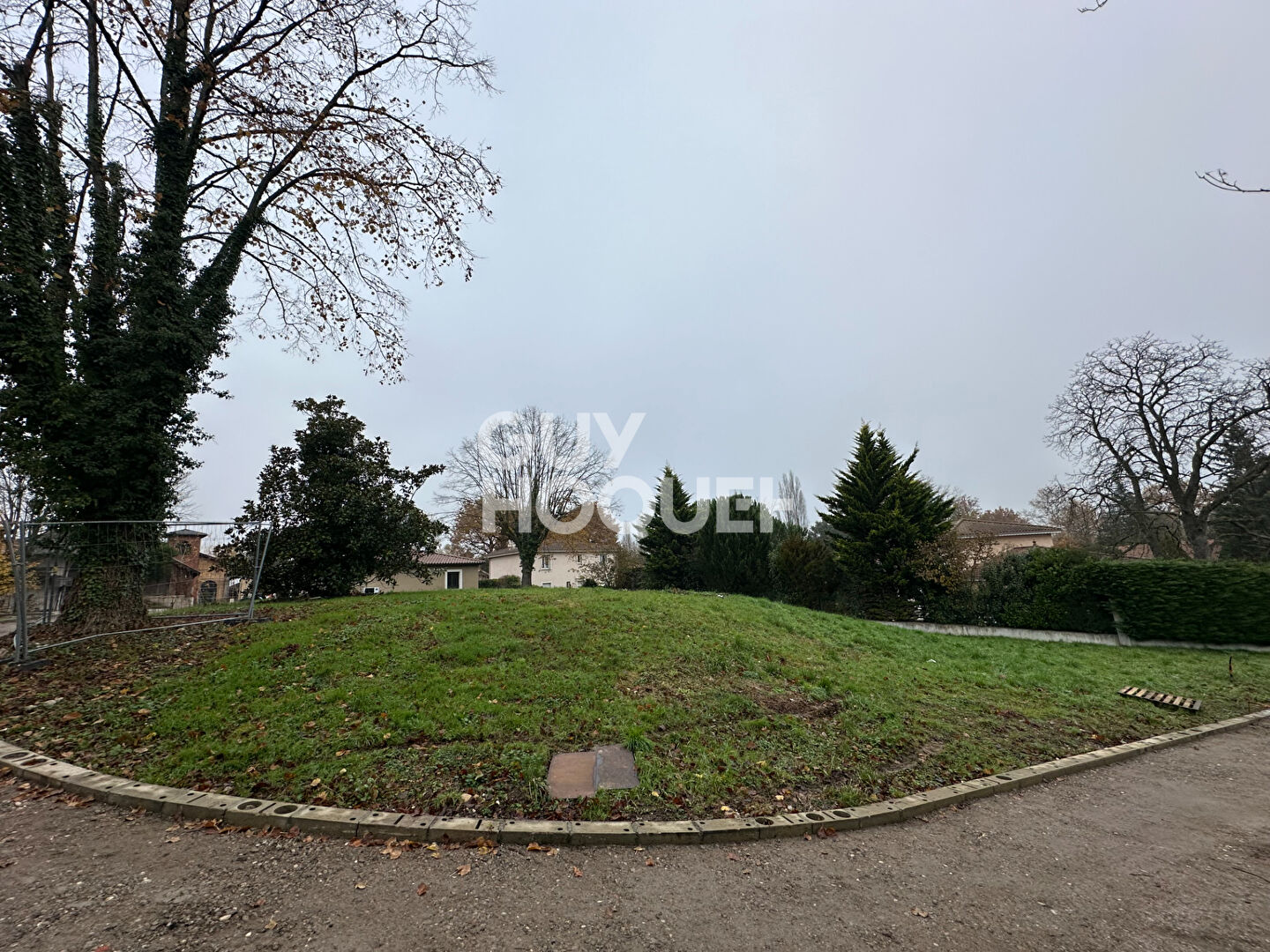 Terrain Constructible et Piscinable Ecully 1000m²