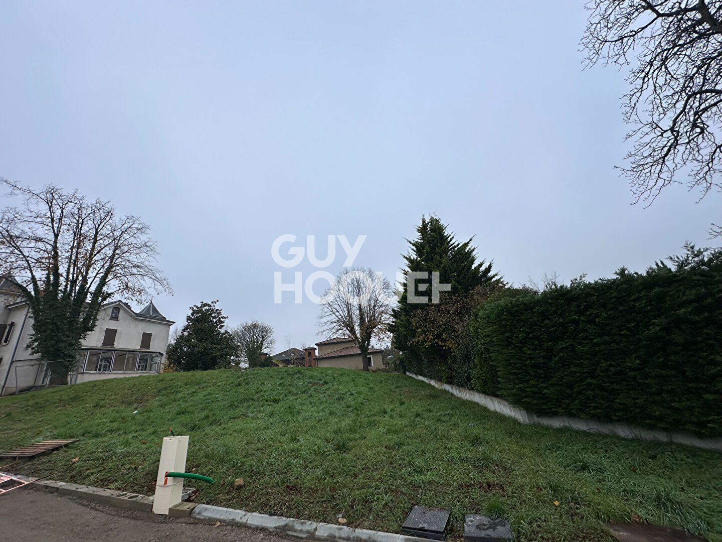 Terrain Constructible et Piscinable Ecully 1000m²