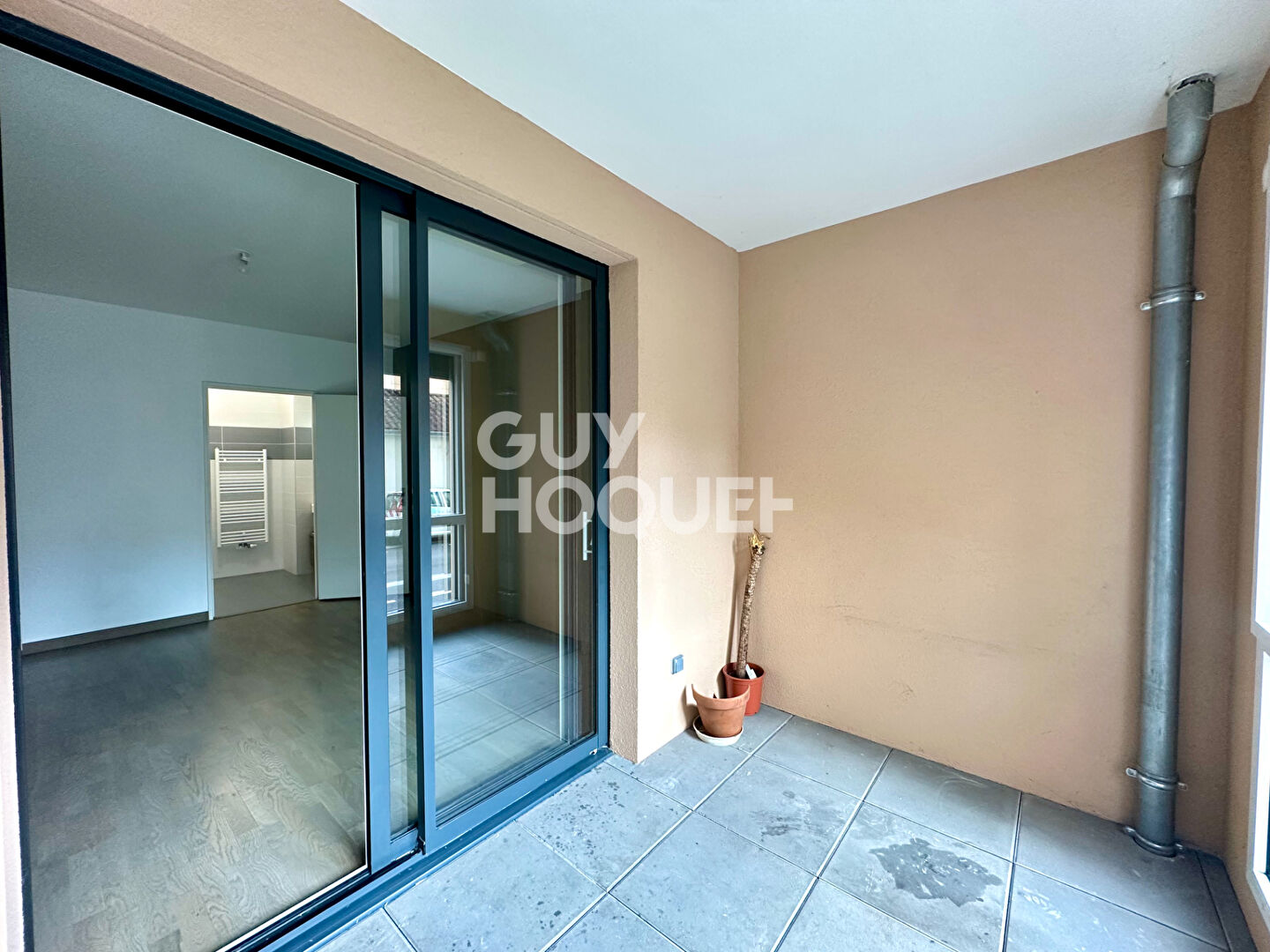 Plateau Croix-Rousse - Appartement avec loggia et parking - résidence récente