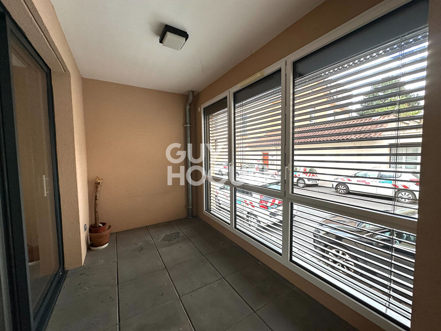 Plateau Croix-Rousse - Appartement avec loggia et parking - résidence récente accès PMR