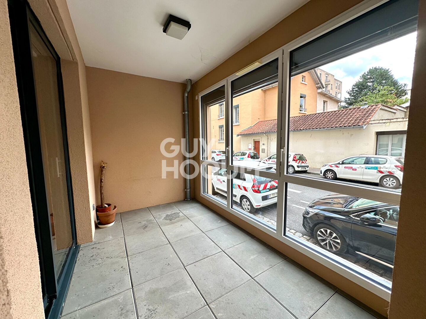 Plateau Croix-Rousse - Appartement avec loggia et parking - résidence récente accès PMR