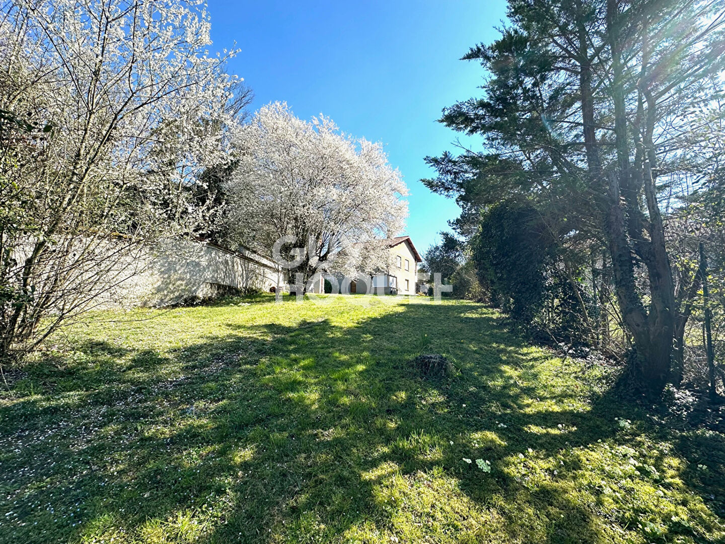 Maison familiale  3 niveaux sur terrain de 1 800 m²