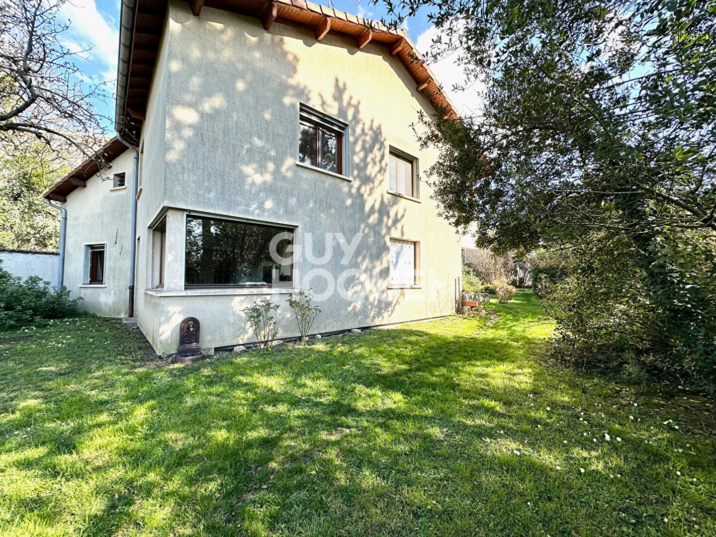 Maison familiale  3 niveaux sur terrain de 1 800 m²