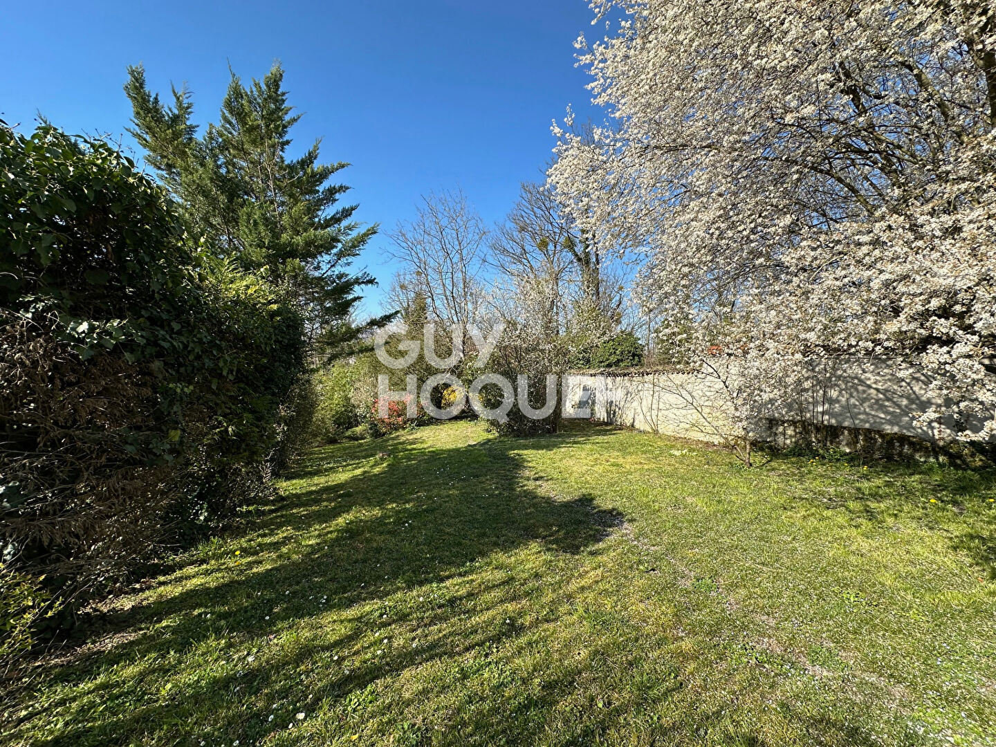 Maison familiale  3 niveaux sur terrain de 1 800 m²