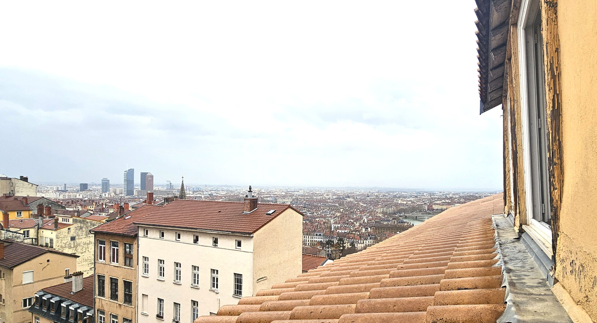 T1 - Montée Allouche - Dernier étage - vue dégagée