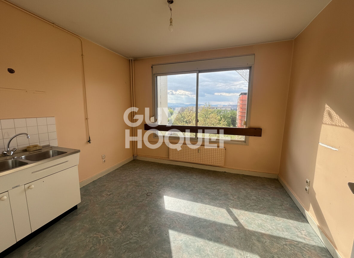 A rénover - T3 possible T4 avec parking inclus dans le prix