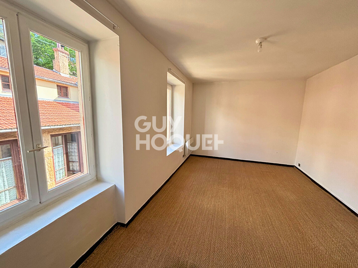 Croix Rousse T2 transformable T3 44 m2 dernier étage rue des Chartreux sur cour 