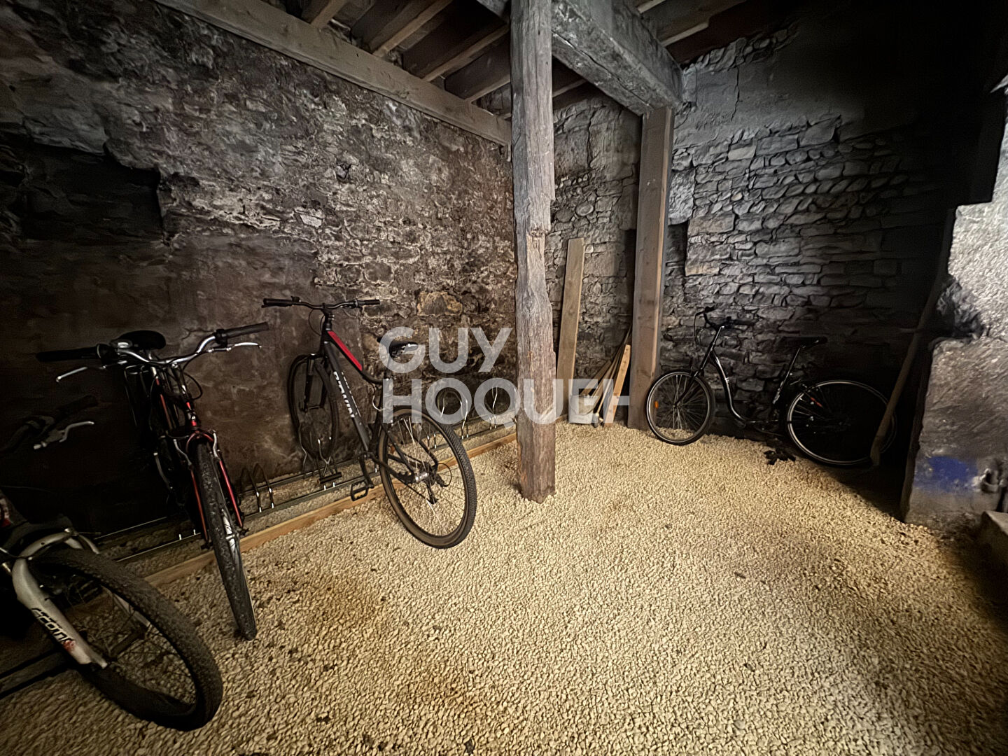 Appartement T 2 de 36.10m2 sur cours - terrasse 4.5 M2 - double expo  S/O au calme