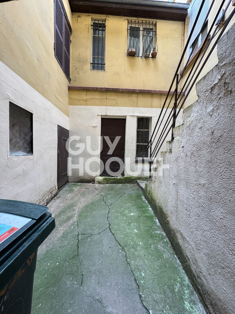 Appartement T 2 de 36.10m2 sur cours - terrasse 4.5 M2 - double expo  S/O au calme