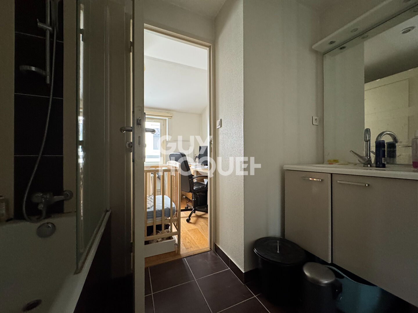 Appartement Dans Immeuble cossu et classé Rue de Archers