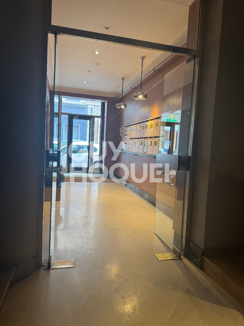 Appartement Dans Immeuble cossu et classé Rue de Archers