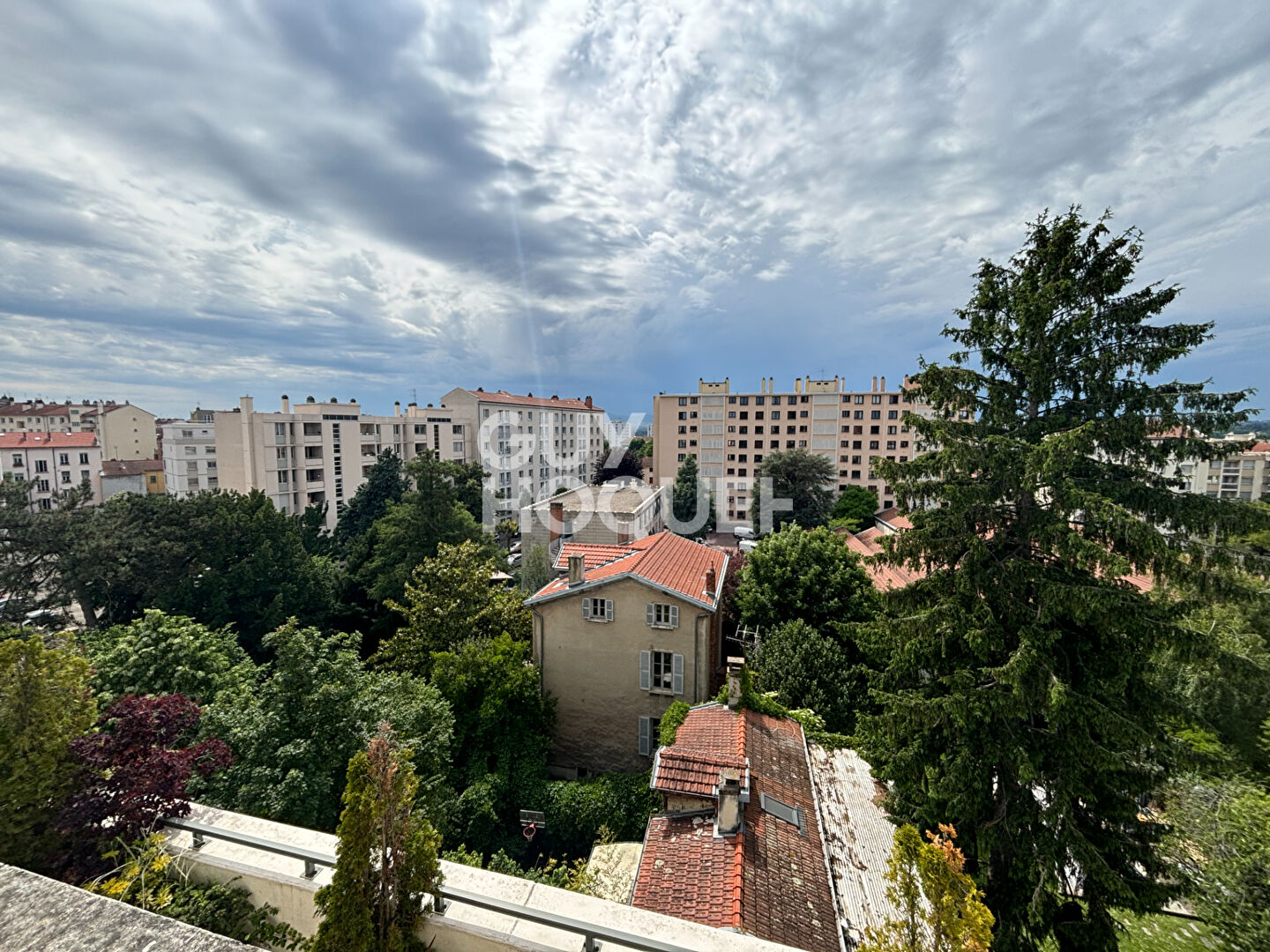 CROIX ROUSSE - DERNIER ÉTAGE - RÉSIDENCE RECENTE