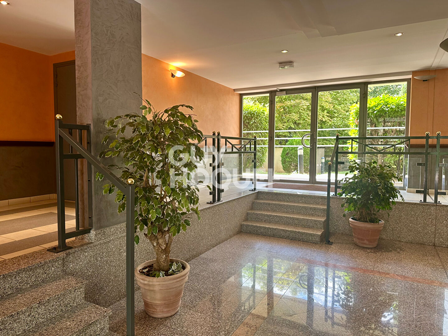 CROIX ROUSSE - DERNIER ÉTAGE - RÉSIDENCE RECENTE