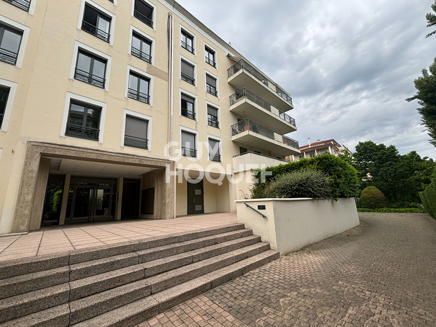 CROIX ROUSSE - DERNIER ÉTAGE - RÉSIDENCE RECENTE