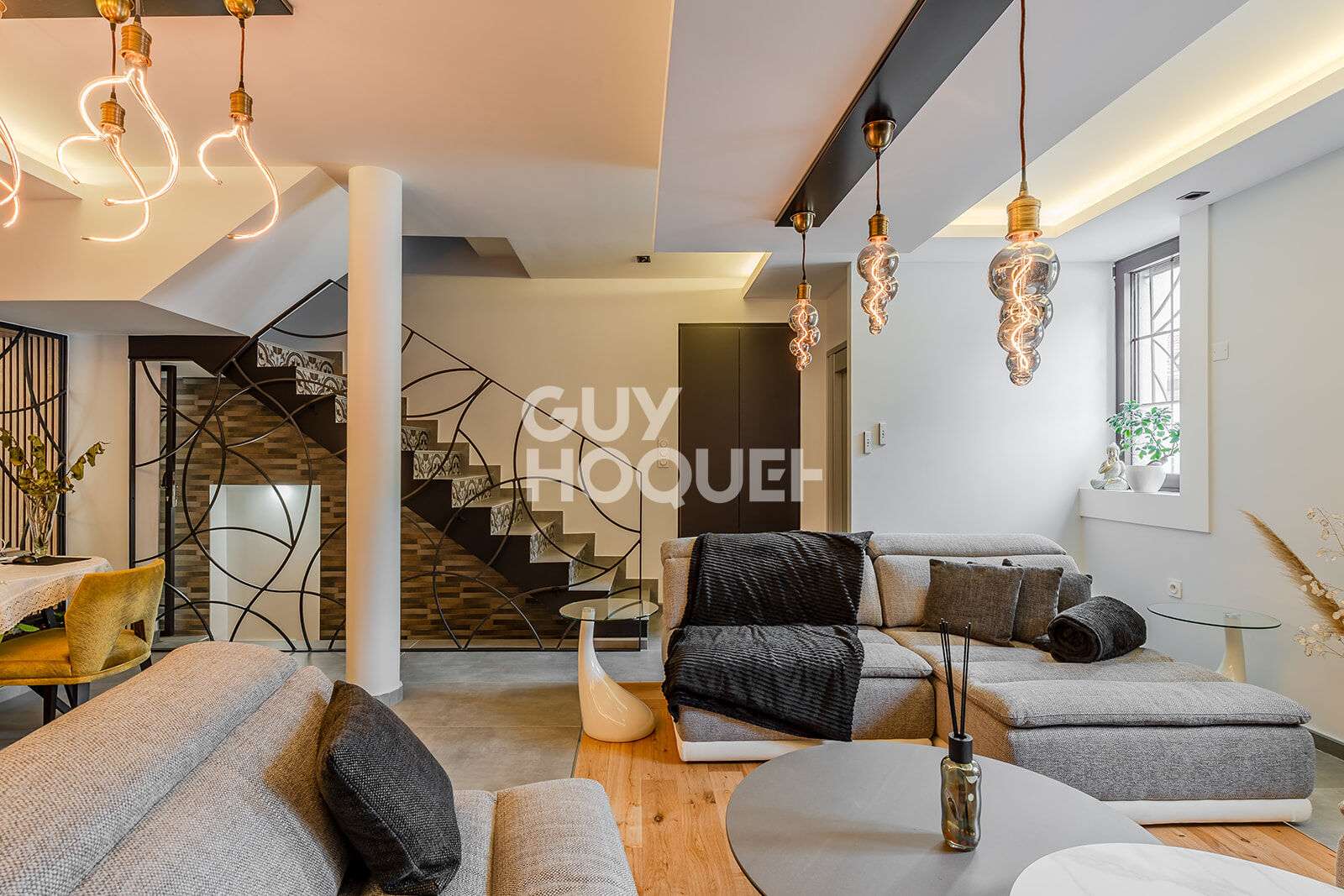 Plateau Croix-Rousse -  Villa 332 m²  - Sous-sol - Garage -