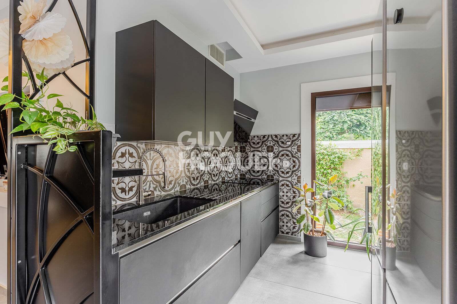 Plateau Croix-Rousse -  Villa 332 m²  - Sous-sol - Garage -