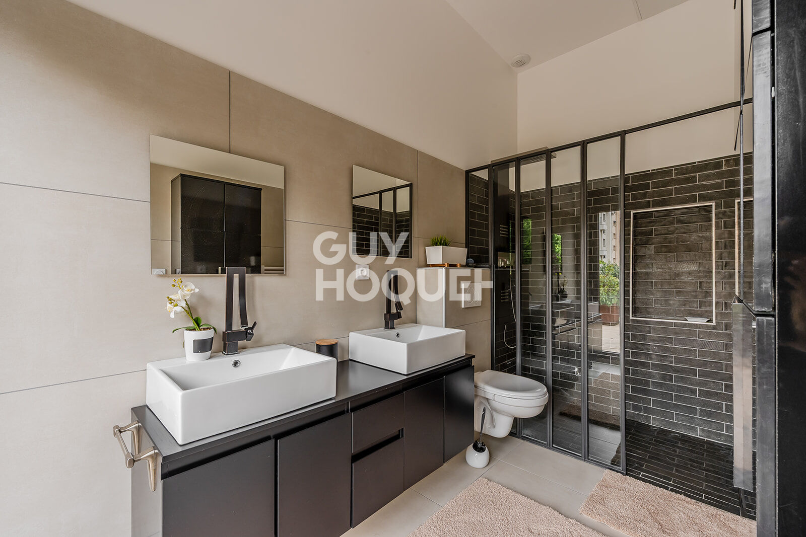 Plateau Croix-Rousse -  Villa 332 m²  - Sous-sol - Garage -