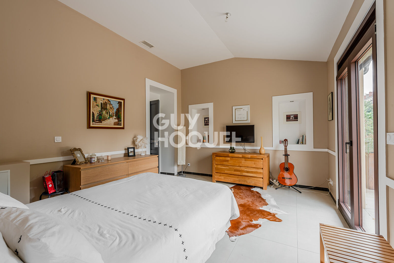 Plateau Croix-Rousse -  Villa 332 m²  - Sous-sol - Garage -