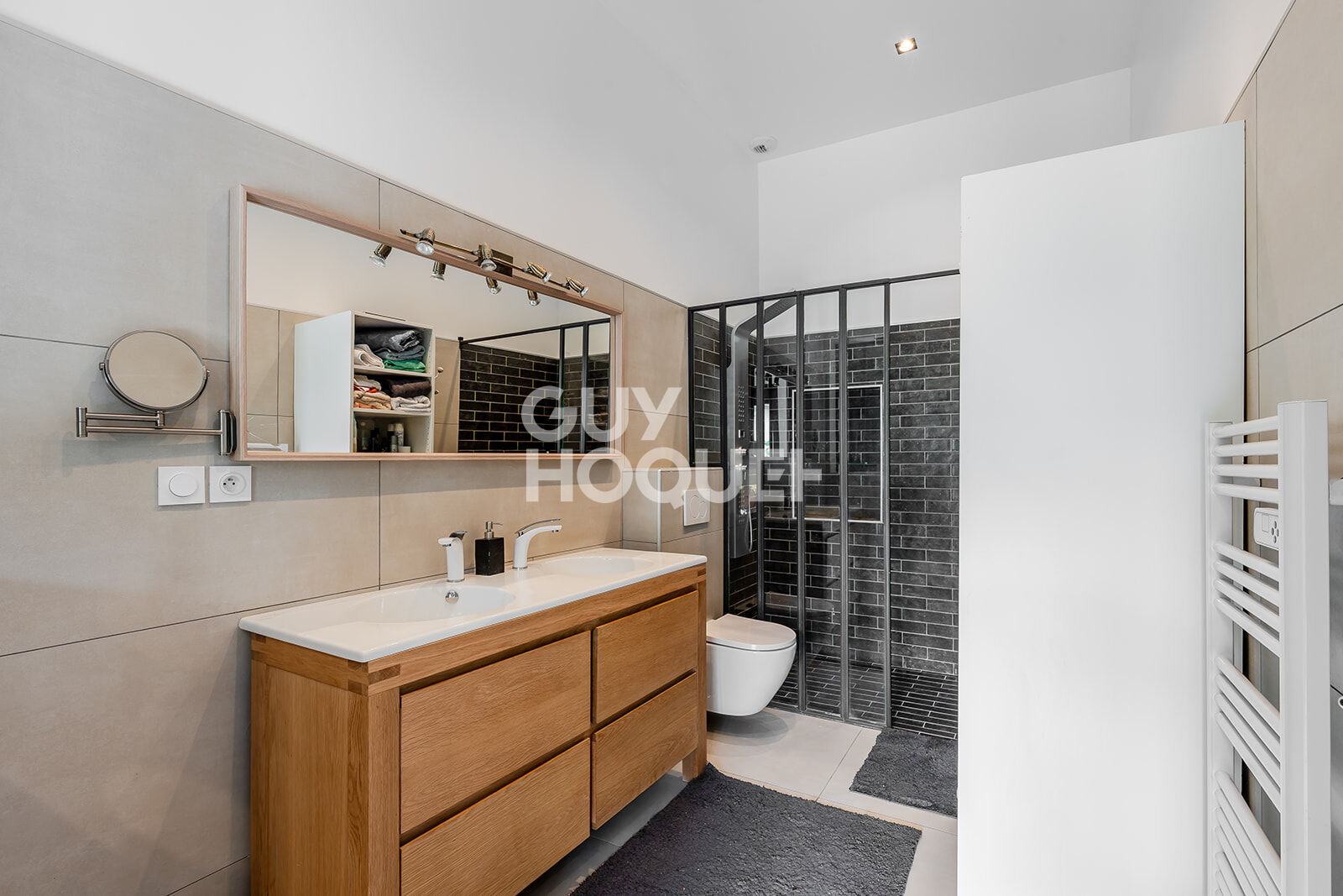 Plateau Croix-Rousse -  Villa 332 m²  - Sous-sol - Garage -