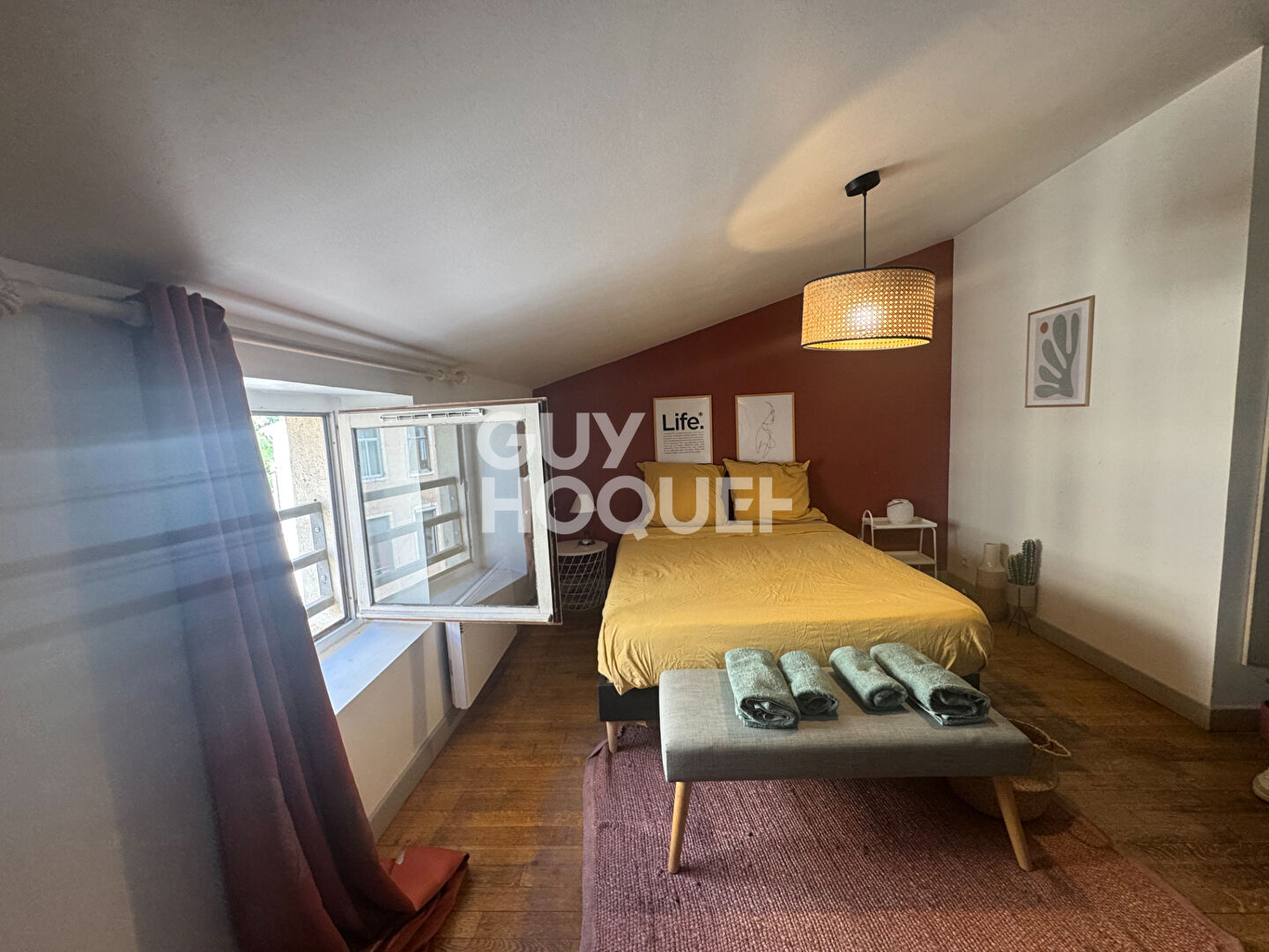 studio meublé en location de tourisme Airbnb, de 24 m2 dernier étage ascenseur cave grenier