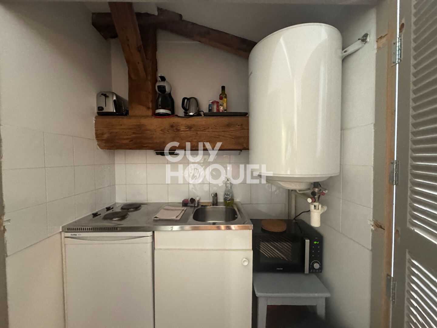 studio dernier étage ascenseur , de 24 m2 au sol -cave -grenier- possible Airbnb