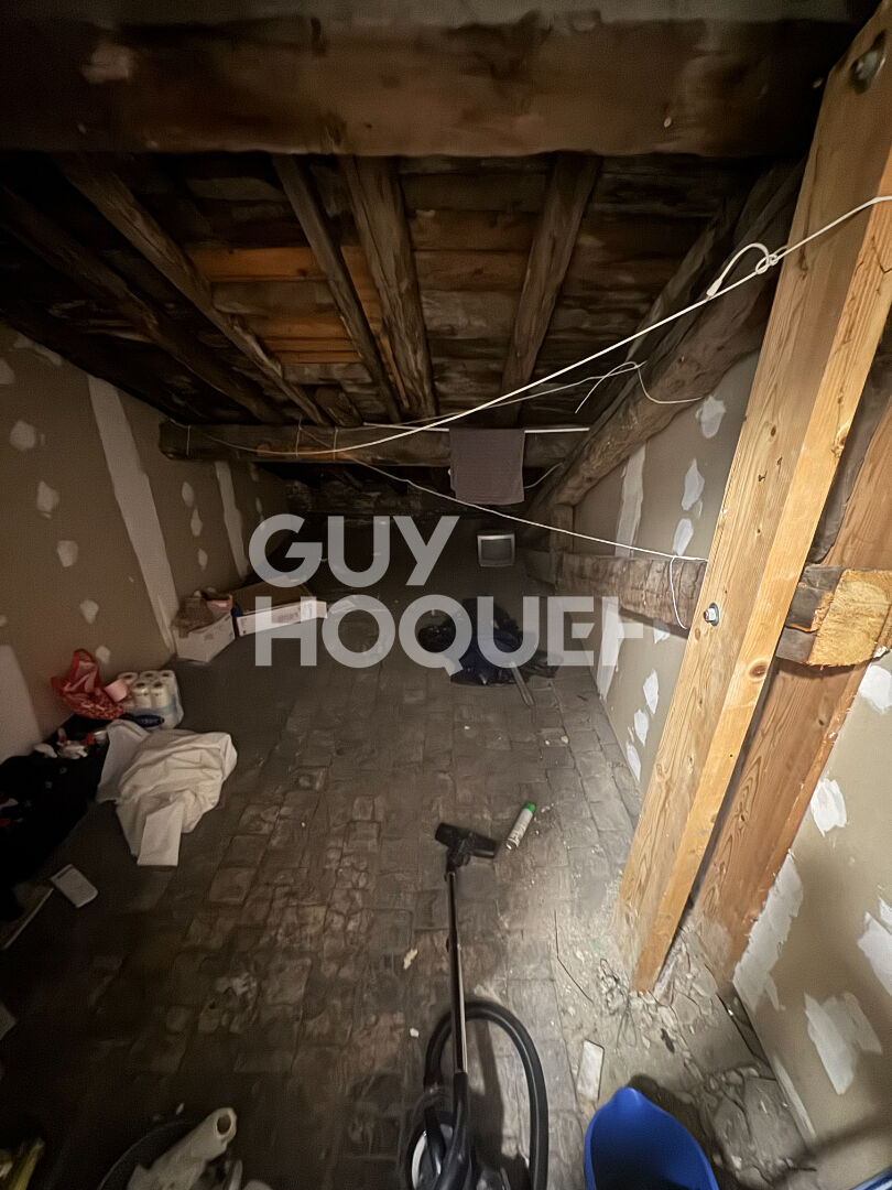studio dernier étage ascenseur , de 24 m2 au sol -cave -grenier- possible Airbnb