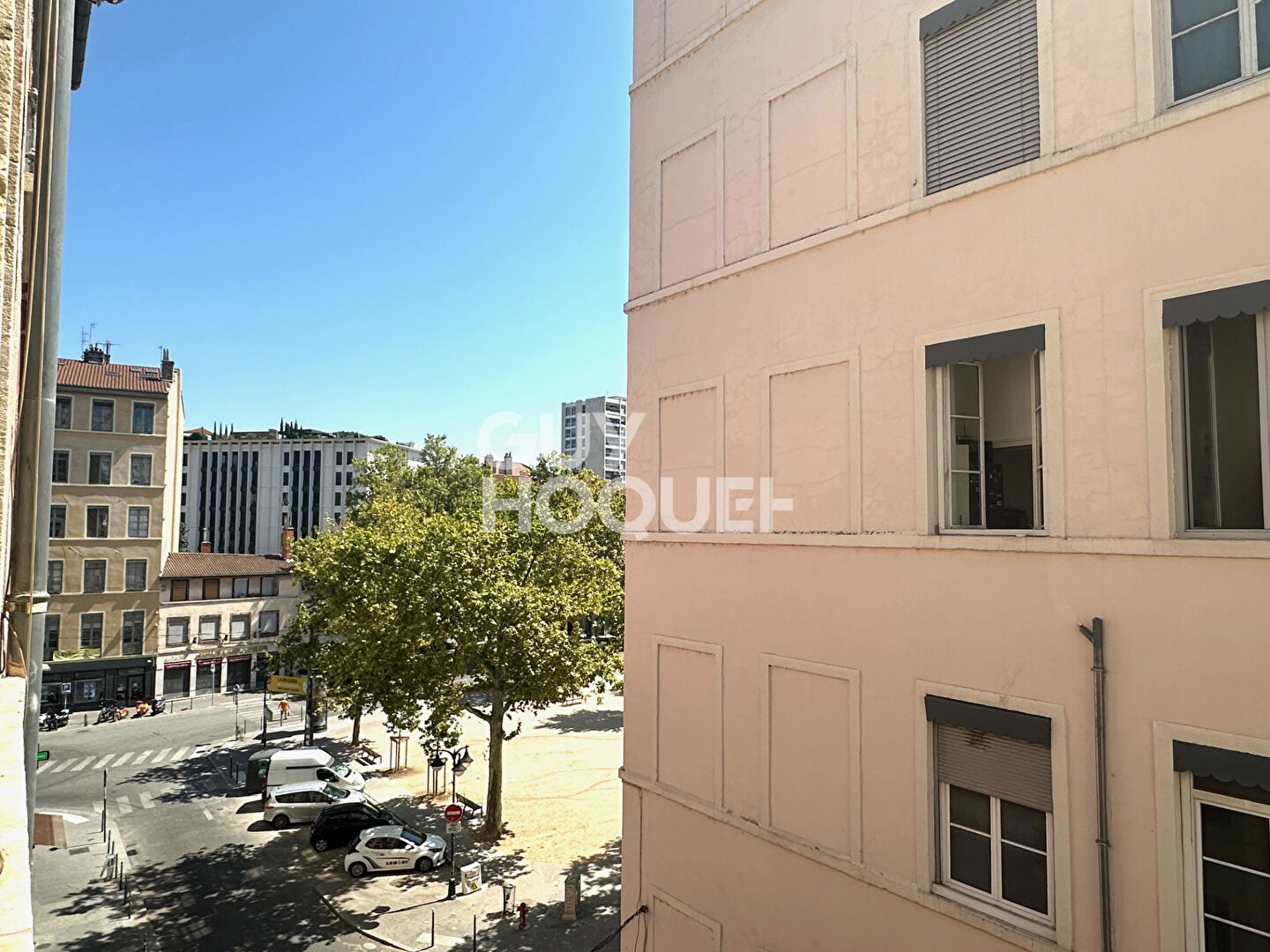 Place Croix-Rousse - Appartement canut à rénover - ascenseur