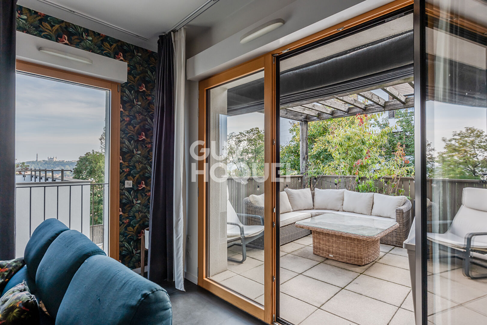 Appartement  avec une terrasse et vue Fourvière dégagée- garage PMR + standard