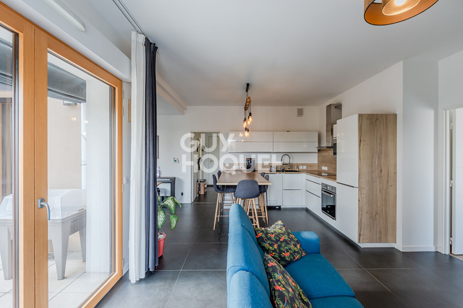 Appartement  avec une terrasse et vue Fourvière dégagée- garage PMR + standard