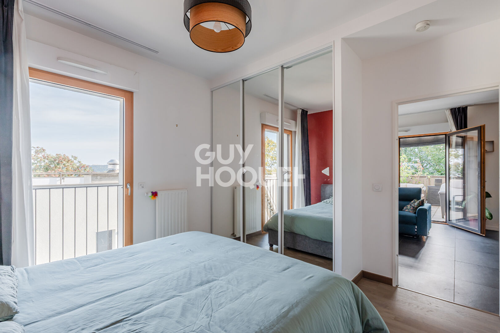 Appartement  avec une terrasse et vue Fourvière dégagée- garage PMR + standard