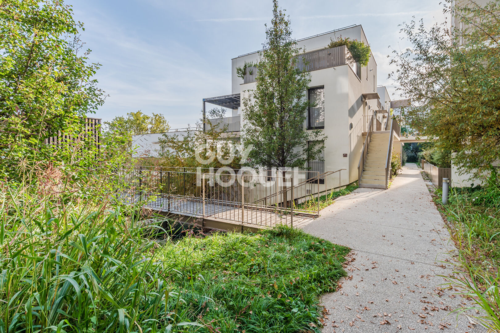 Appartement  avec une terrasse et vue Fourvière dégagée- garage PMR + standard