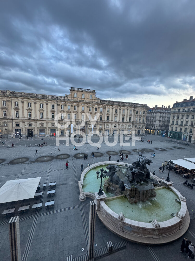 Appartement  Rénové emplacement N°1 Place des Terreaux avec vue