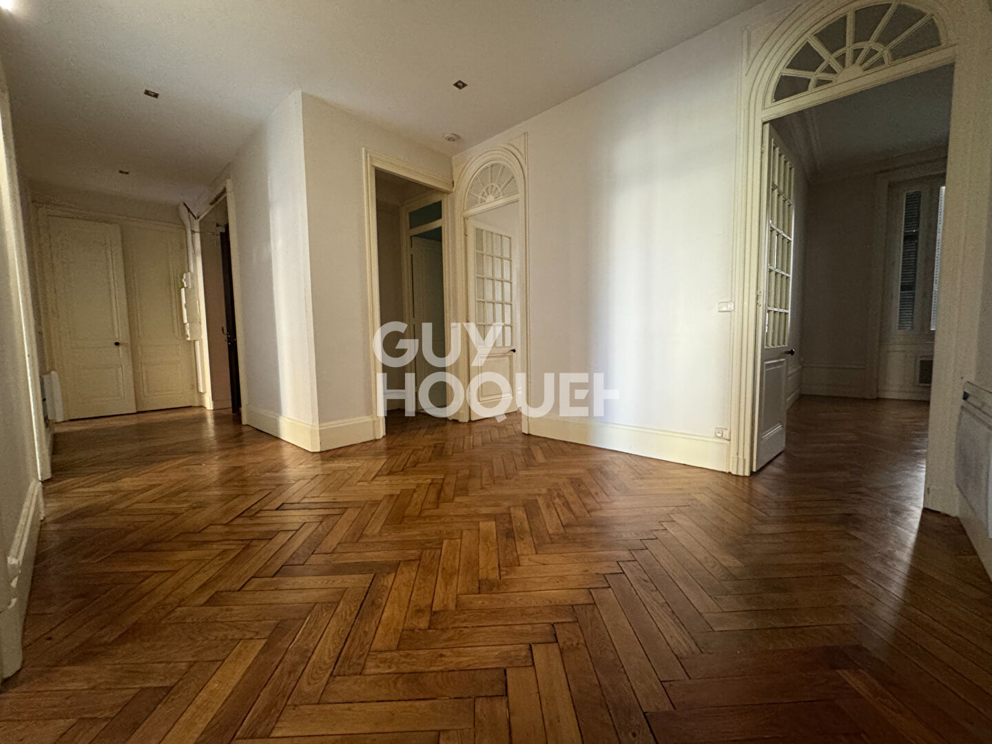 Appartement T5 Boulevard -parquet et cheminée