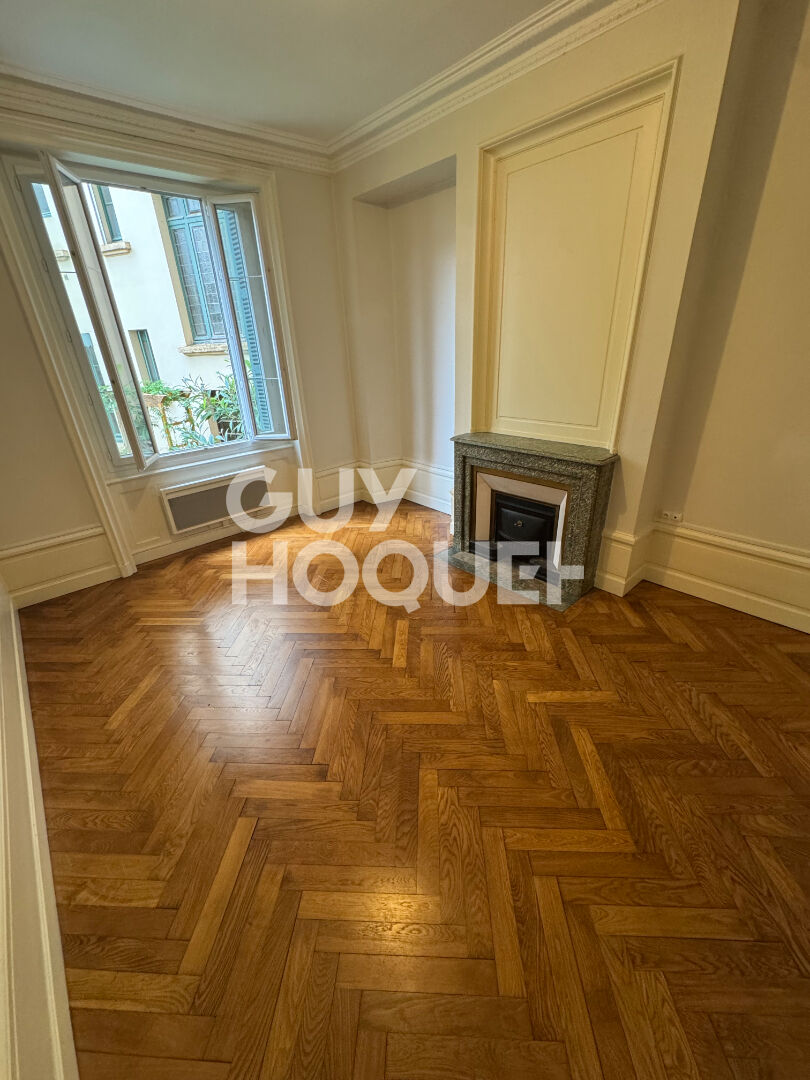 Appartement T5 Boulevard -parquet et cheminée